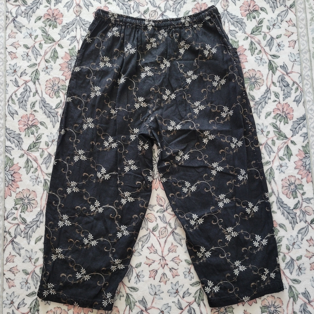 Jane Ashley | Cropped Boho Embroidered Pants - Picture 4 of 6